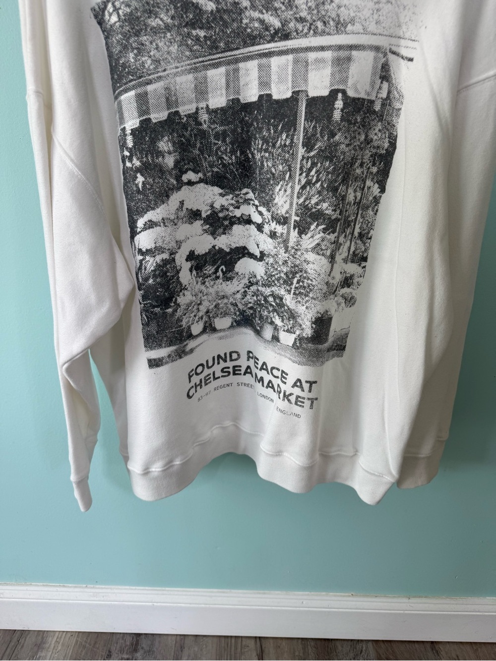 Hollister Found Peace At Chelsea Market Oversized Sweatshirt Size XL Rare - Picture 6 of 9